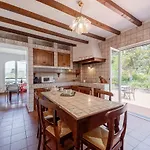 Apartamento Guesthost - Amazing With Private Parking & Pool