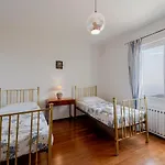 Guesthost - Amazing With Private Parking & Pool Barcheo