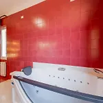 Guesthost - Amazing With Private Parking & Pool 아파트