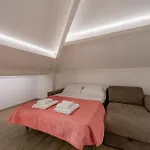 Guesthost - Amazing With Private Parking & Pool 아파트 *