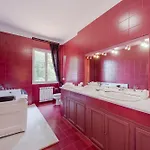 Guesthost - Amazing With Private Parking & Pool Apartamento