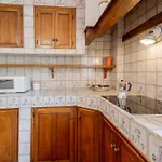 Guesthost - Amazing With Private Parking & Pool 아파트 Barcheo