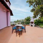 Guesthost - Amazing With Private Parking & Pool 아파트 Barcheo