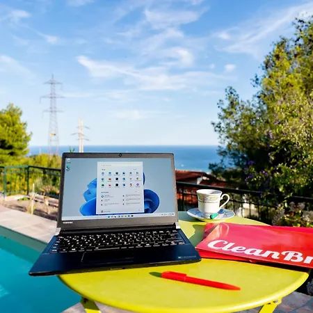Guesthost - Amazing With Private Parking & Pool Barcheo