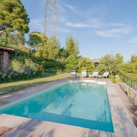 Guesthost - Amazing With Private Parking & Pool *