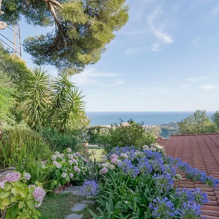 Amazing W/ Private Parking & Pool Barcheo