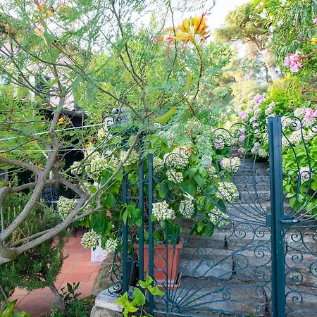 Apartman Guesthost - Amazing With Private Parking & Pool *