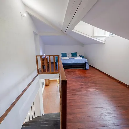 Guesthost - Amazing With Private Parking & Pool Apartman Barcheo