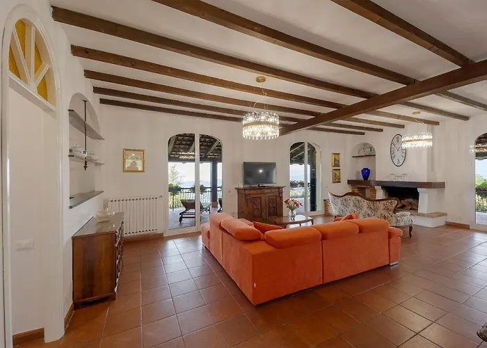 Guesthost - Amazing With Private Parking & Pool *