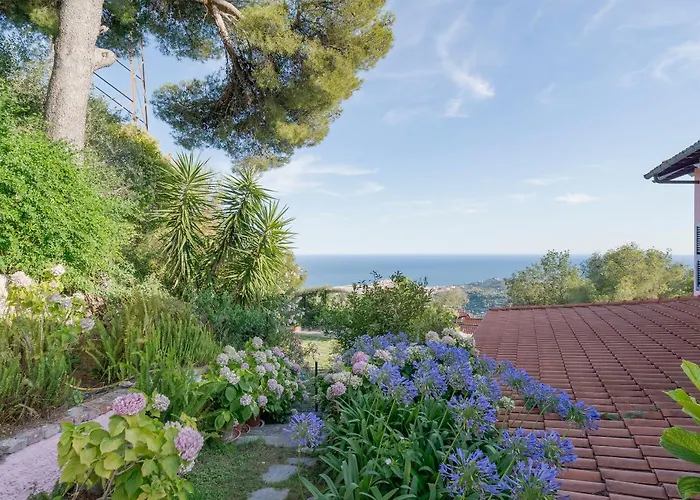 Guesthost - Amazing With Private Parking & Pool Barcheo