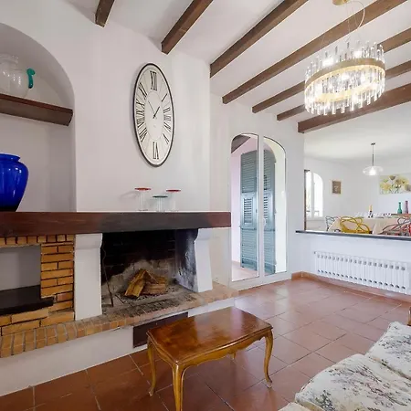 Amazing W/ Private Parking & Pool