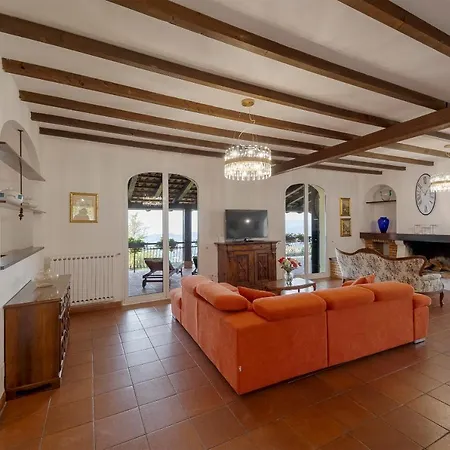 Amazing W/ Private Parking & Pool *