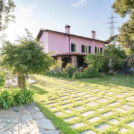 Apartment Guesthost - Amazing With Private Parking & Pool Barcheo