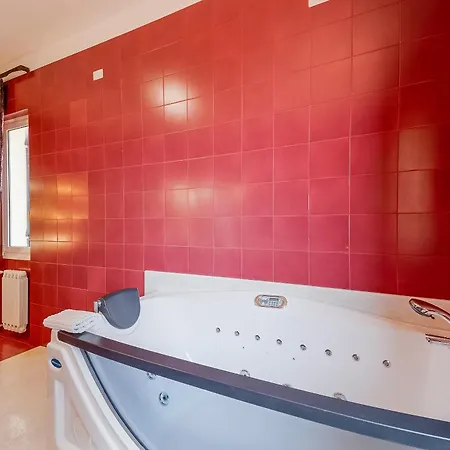 Amazing W/ Private Parking & Pool Apartment