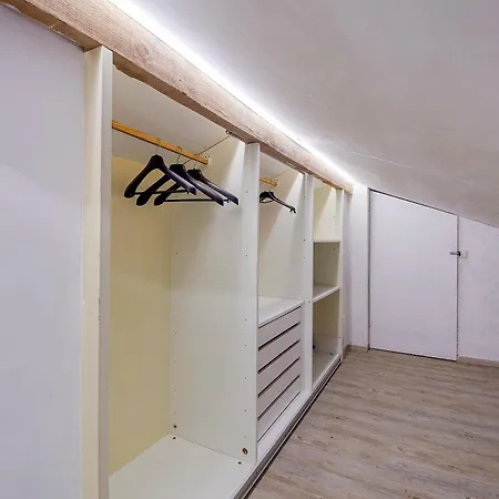 Apartment Amazing W/ Private Parking & Pool