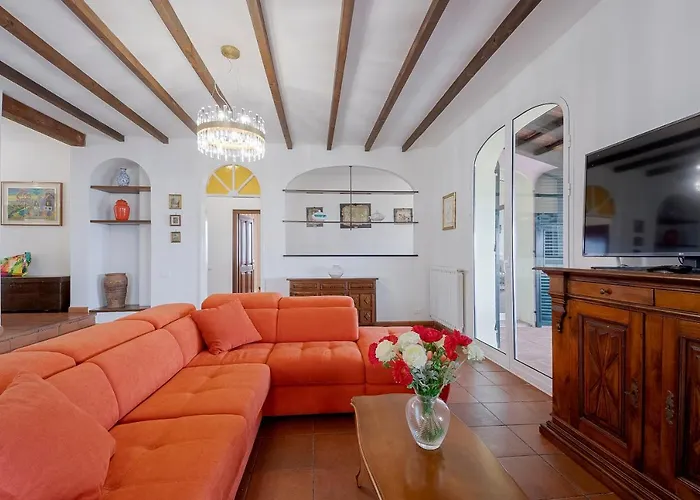 Guesthost - Amazing With Private Parking & Pool Barcheo