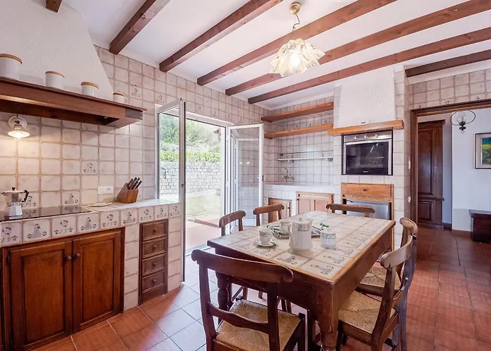 Guesthost - Amazing With Private Parking & Pool Barcheo
