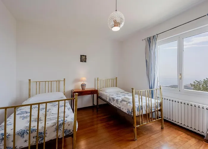 Guesthost - Amazing With Private Parking & Pool Barcheo