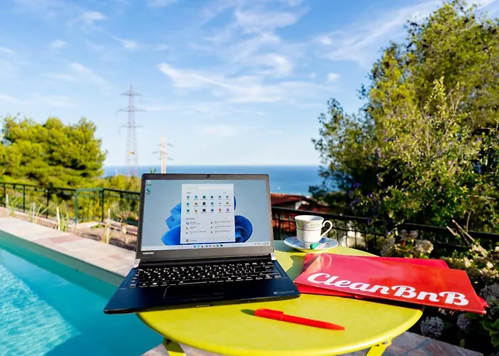 Guesthost - Amazing With Private Parking & Pool Barcheo