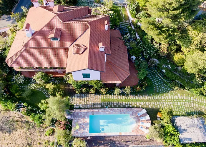 Guesthost - Amazing With Private Parking & Pool Lejlighed *