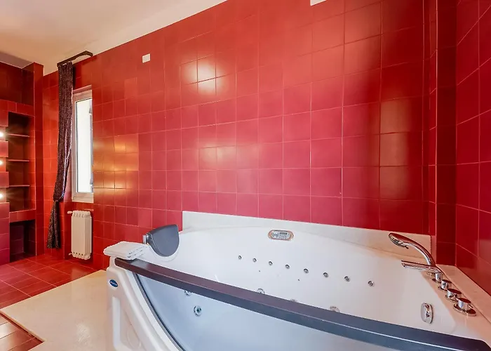 Guesthost - Amazing With Private Parking & Pool Lejlighed