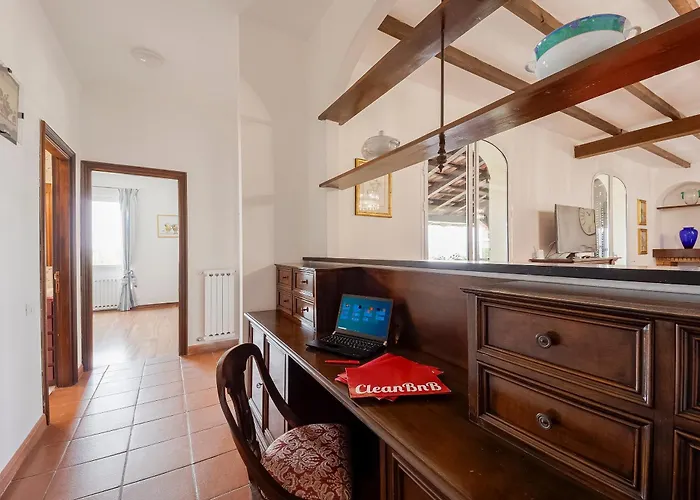 Guesthost - Amazing With Private Parking & Pool Apartment